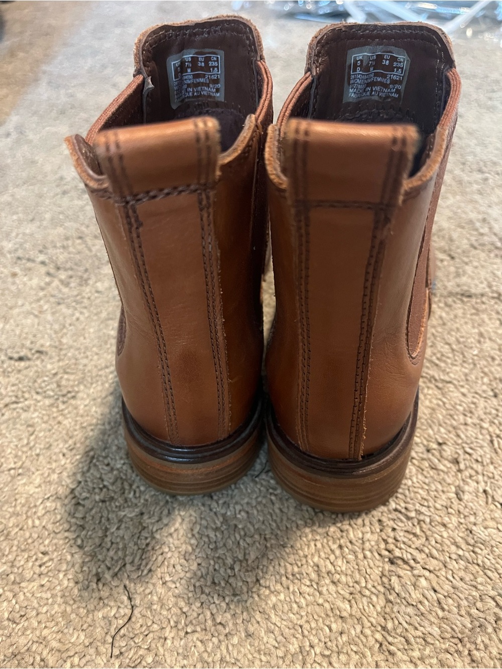 Clarks women’s Tan Leather Boots - Picture 3 of 5